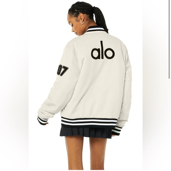 Alo yoga G.O.A.T Jacket - Picture 12 of 12